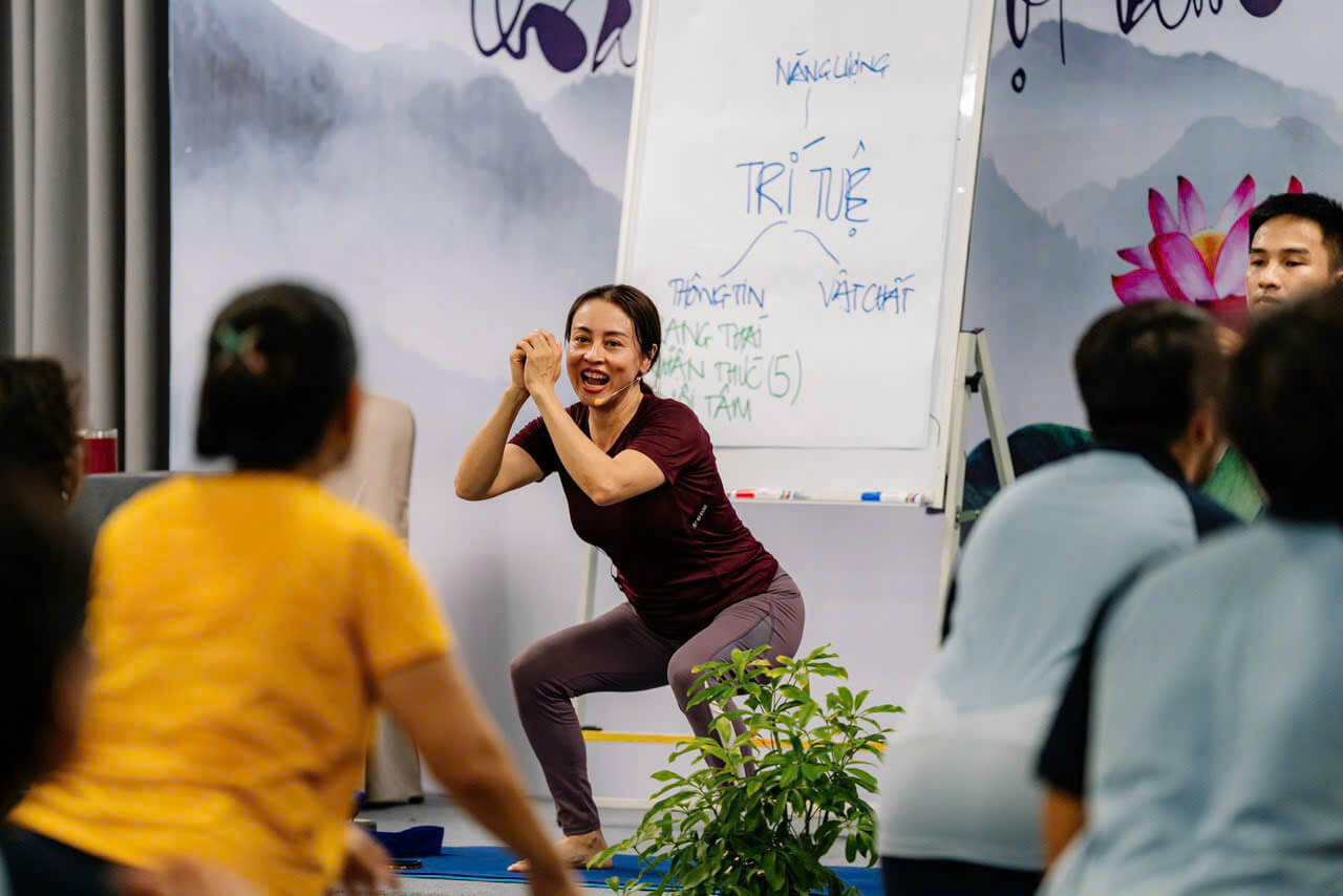 Cùng cộng đồng, đào tao yoga